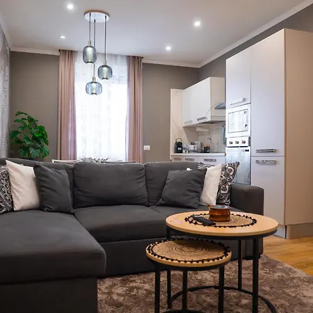 Casa Yuliya 11 Bed & Breakfast 4*