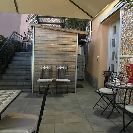 Alojamento de Acomodação e Pequeno-almoço Casa Yuliya 11 4*